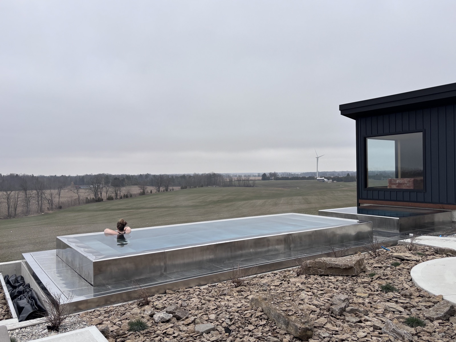 Solo plunge pool overlooking the fields
